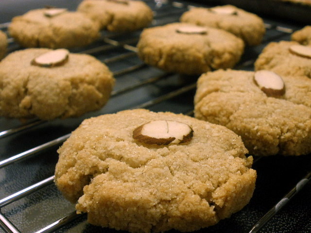 Gluten free almond cookies